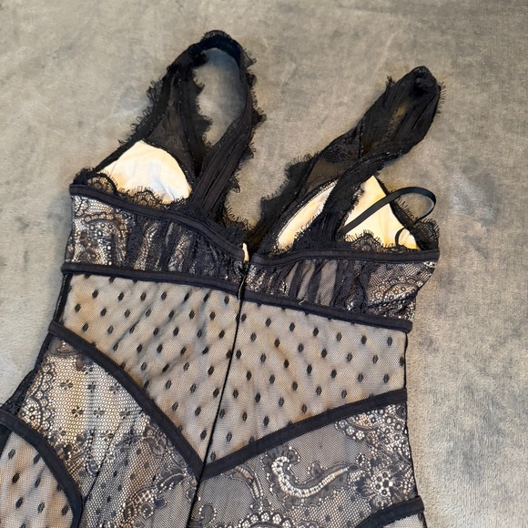 bebe Lace Mesh Bodycon Mini Dress Womens Small Black Beige Eyelash Trim Vintage - Picture 4 of 11